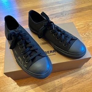 Burberry "Larkhall" Canvas Gabardine sneakers, Black size 43 (US 9.5) NEW w/ box